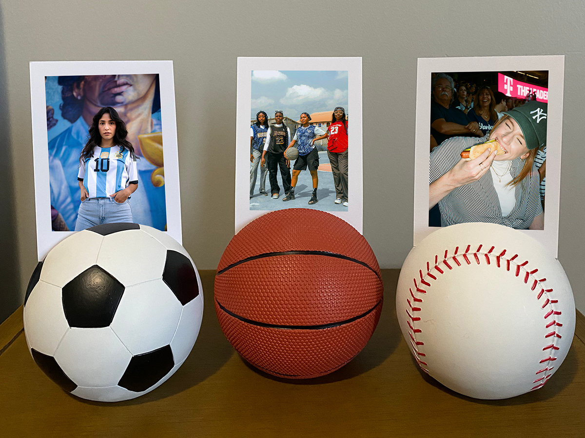 disPLAY BALL: Soccer Photo Holder/Display Stand